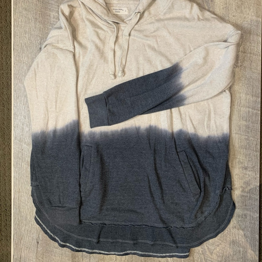 Ombré Long Sweatshirt. Large.
